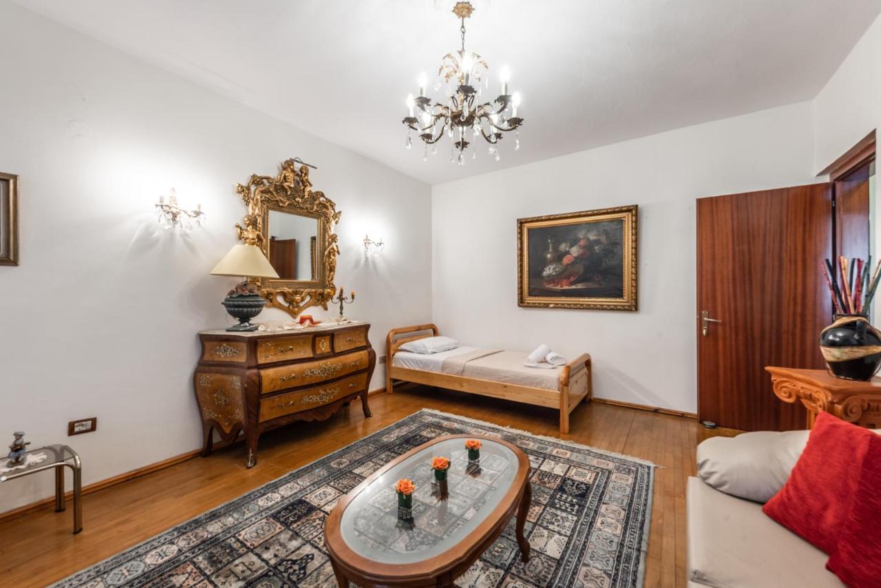 Vintage And Warm 2Br Apartament In Tirana Exterior photo