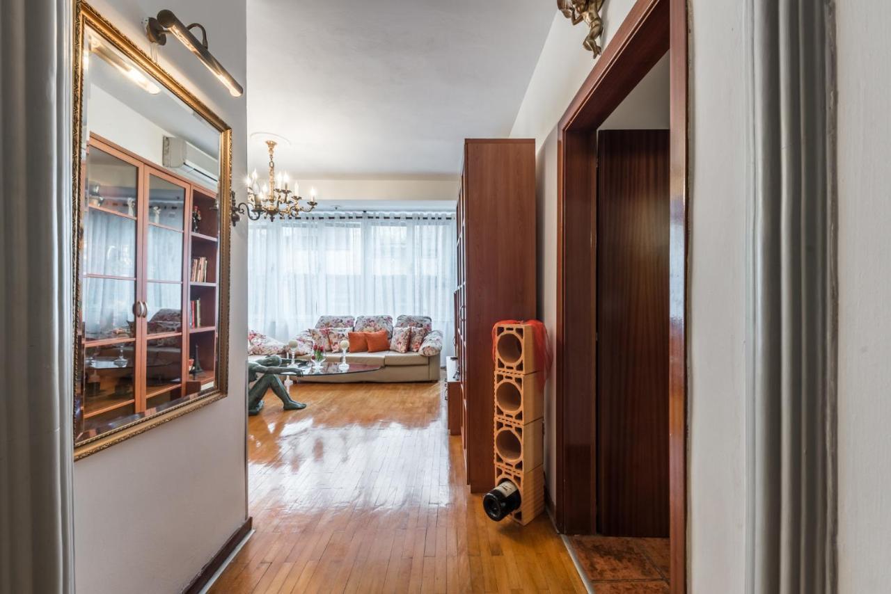 Vintage And Warm 2Br Apartament In Tirana Exterior photo